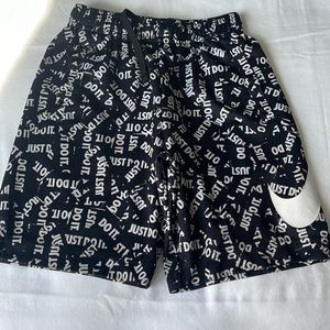Like New Nike Boys Size 6 shorts w/ logo patter